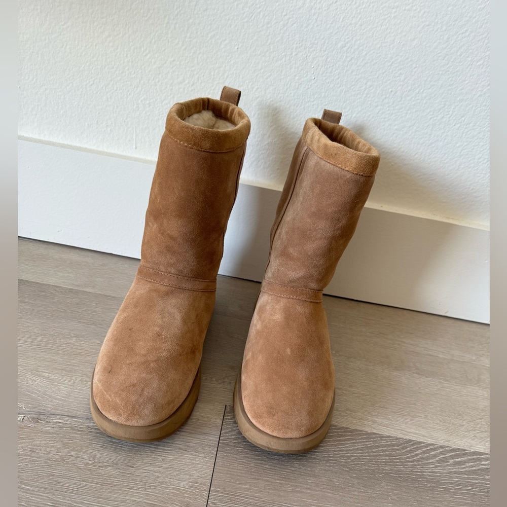 UGG Classic Short boot, Size 9 women’s, color chestnut